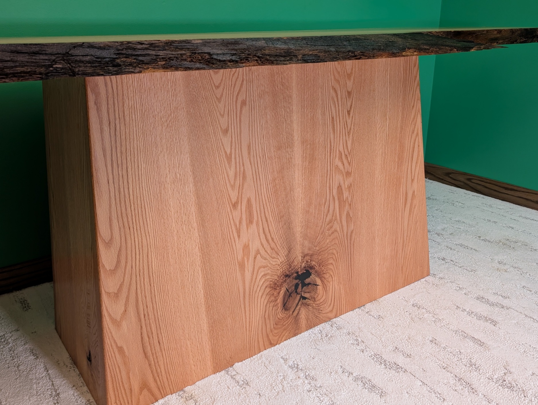 Front detail of the broad oak pedestal and centered knot